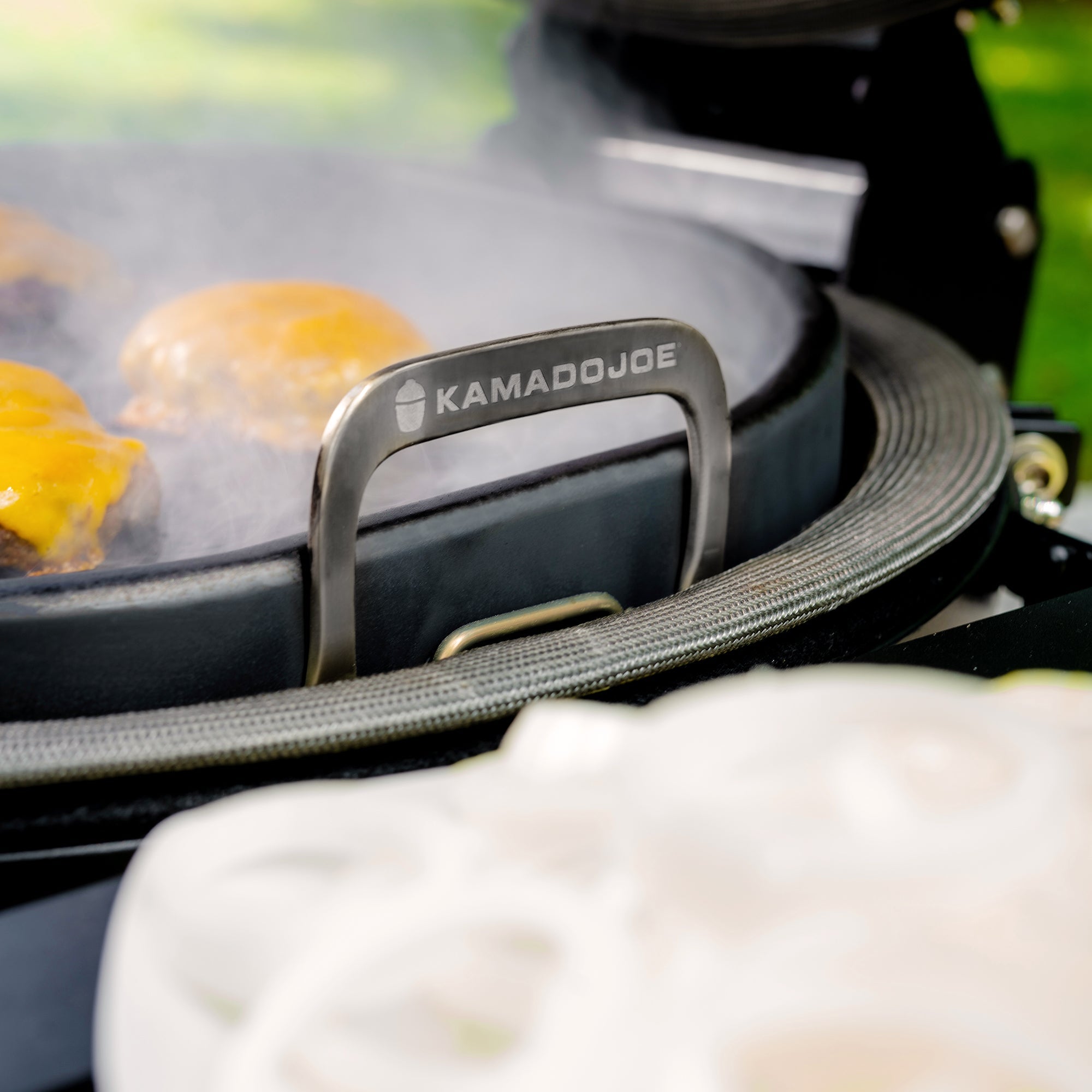 kamado-joe-karbon-steel-grillplatte-griddle-einsatz image 5