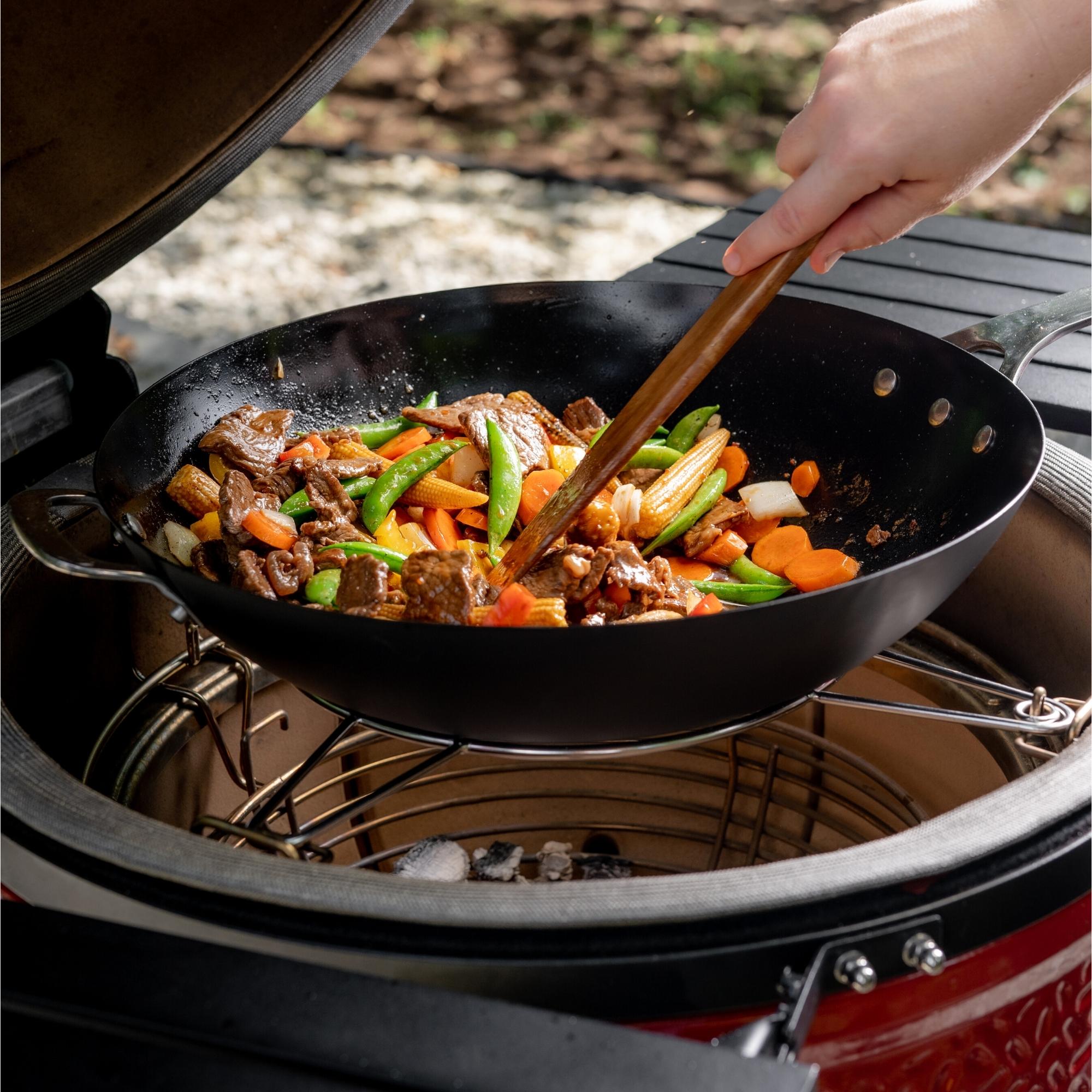 kamado-joe-karbon-steel-karbonstahl-wok-vorgew-rzt-f-r-keramikgrill image 3