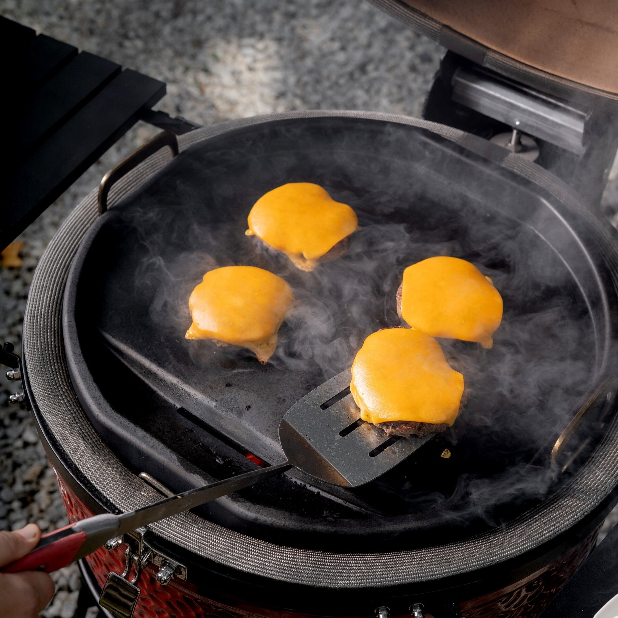 kamado-joe-karbon-steel-grillplatte-griddle-einsatz image 4