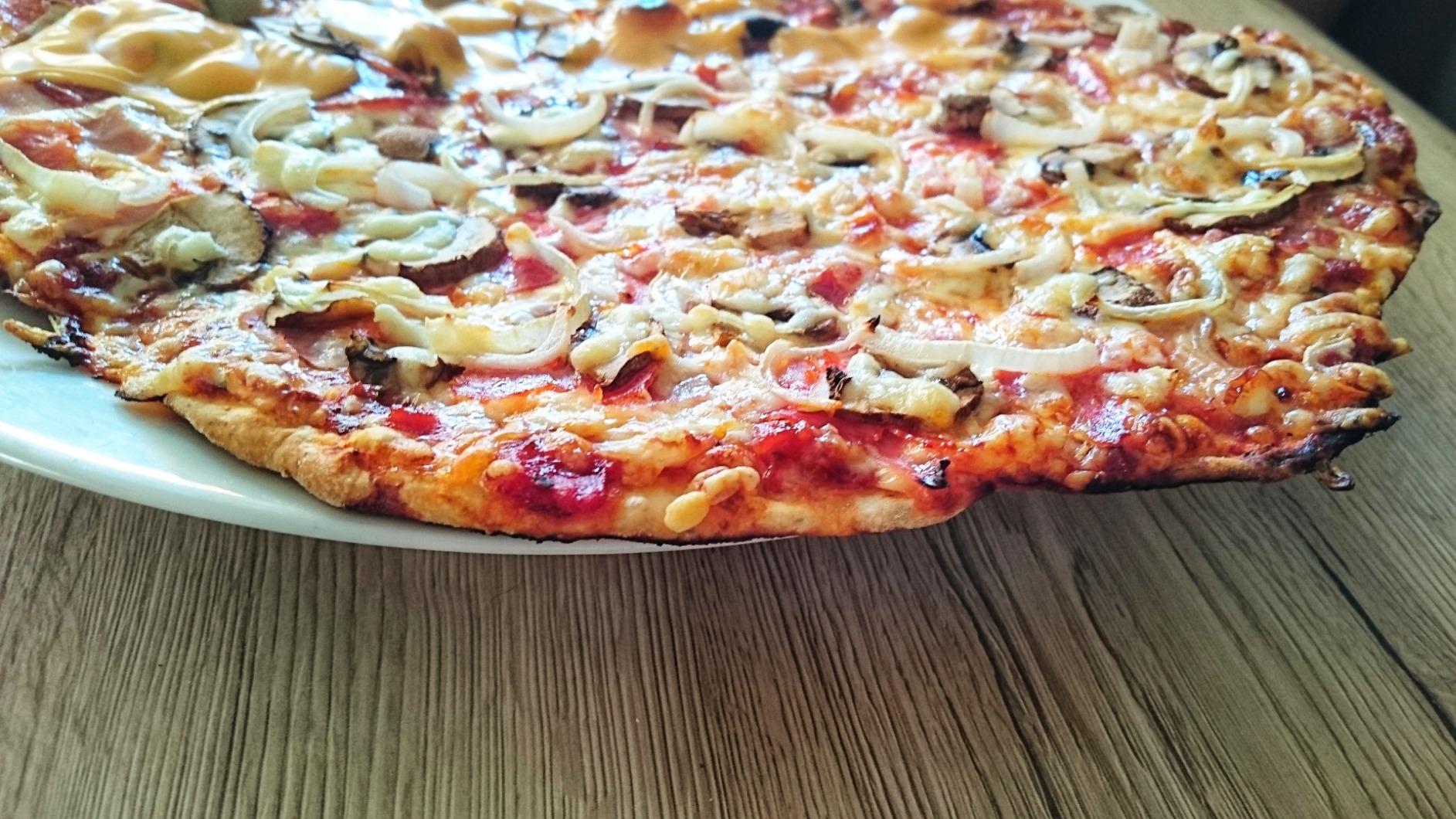 Gute Pizza, etwas Übung nötig