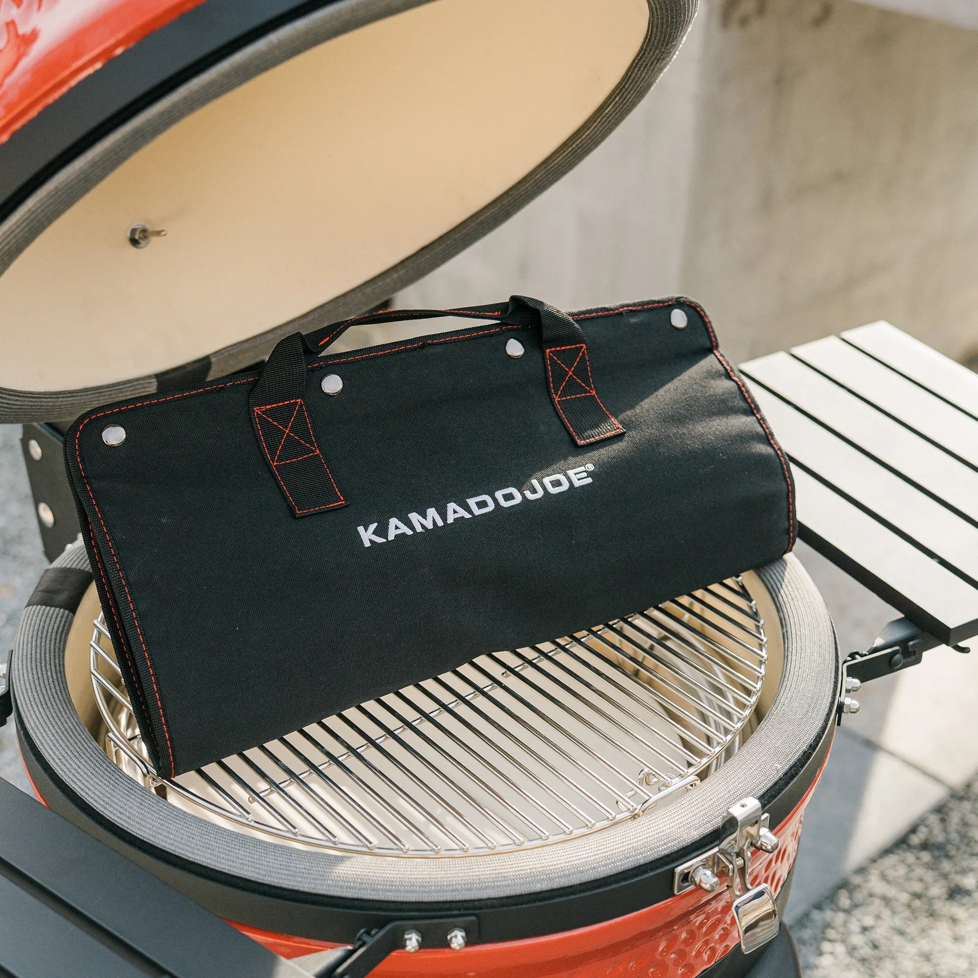 kamado-joe-krafted-steel-grillbesteck-set-pfannenwender-zange-und-grillb-rste image 4