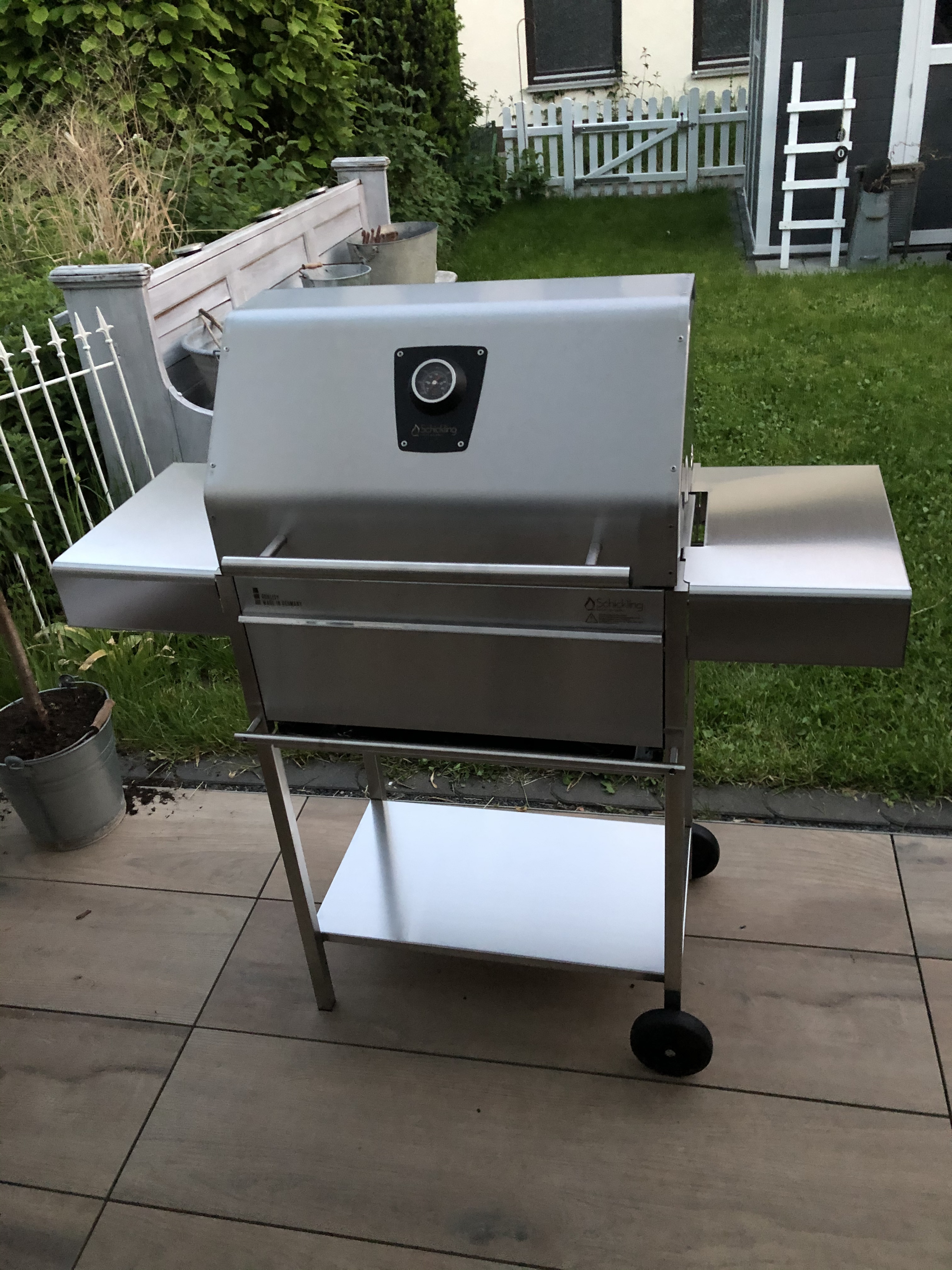 Rentner grillt wieder mit Freude